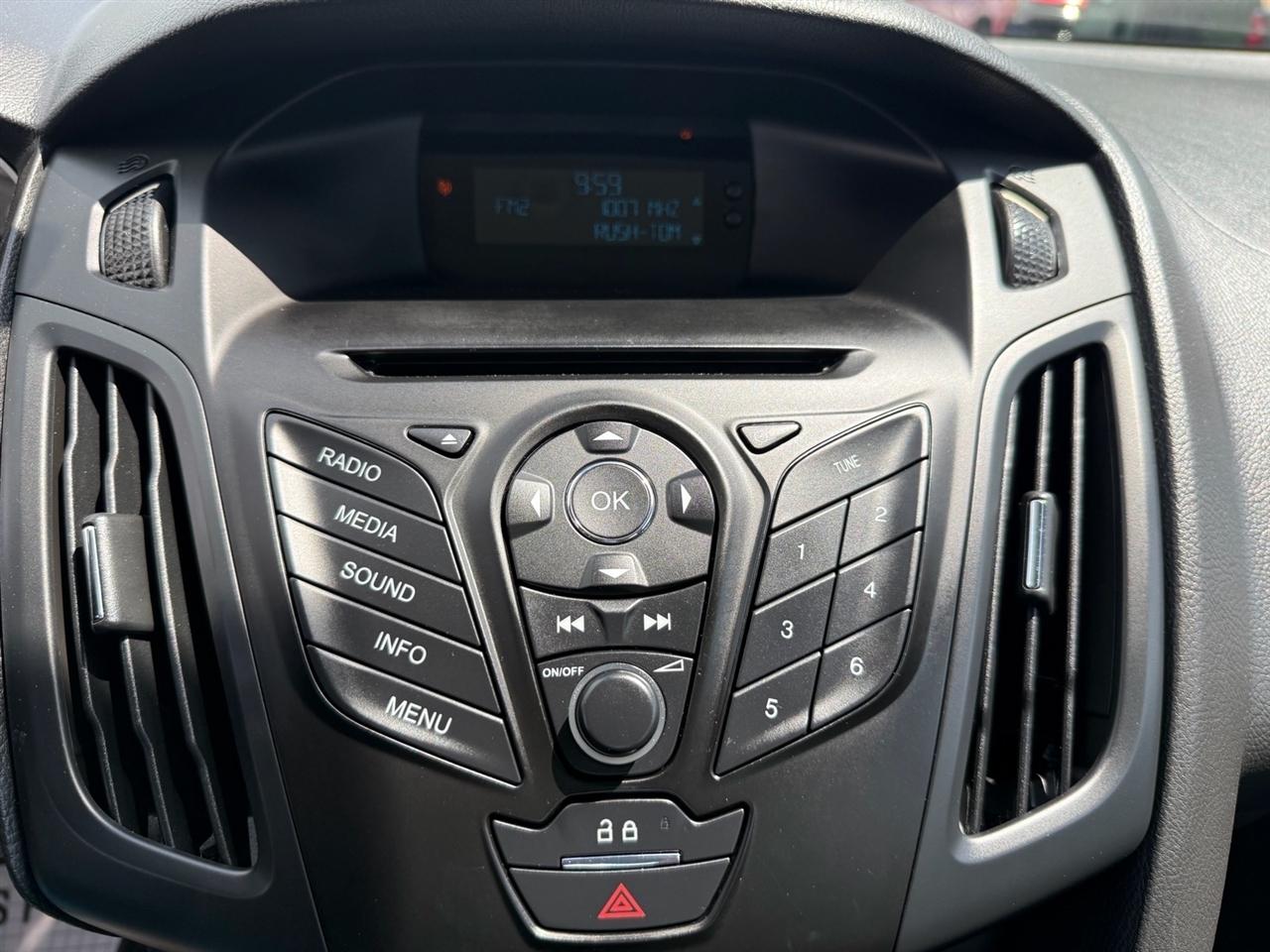 Ford Focus 4dr Sdn S 2014