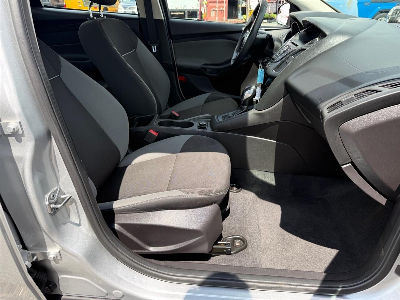 Ford Focus 4dr Sdn S 2014