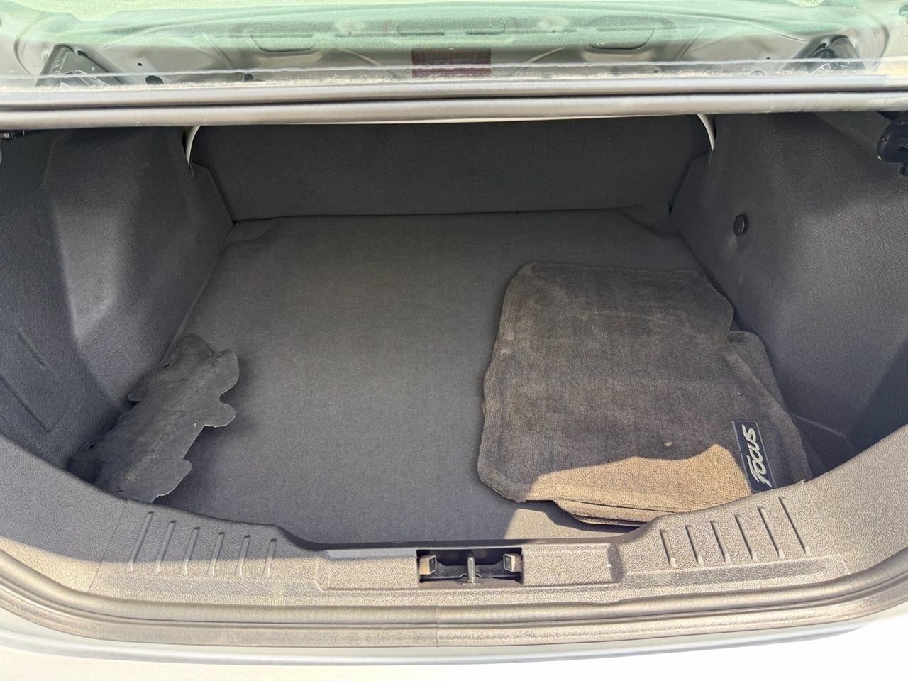 Ford Focus 4dr Sdn S 2014