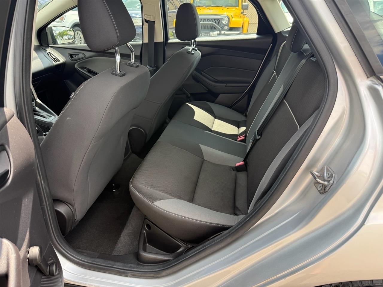 Ford Focus 4dr Sdn S 2014