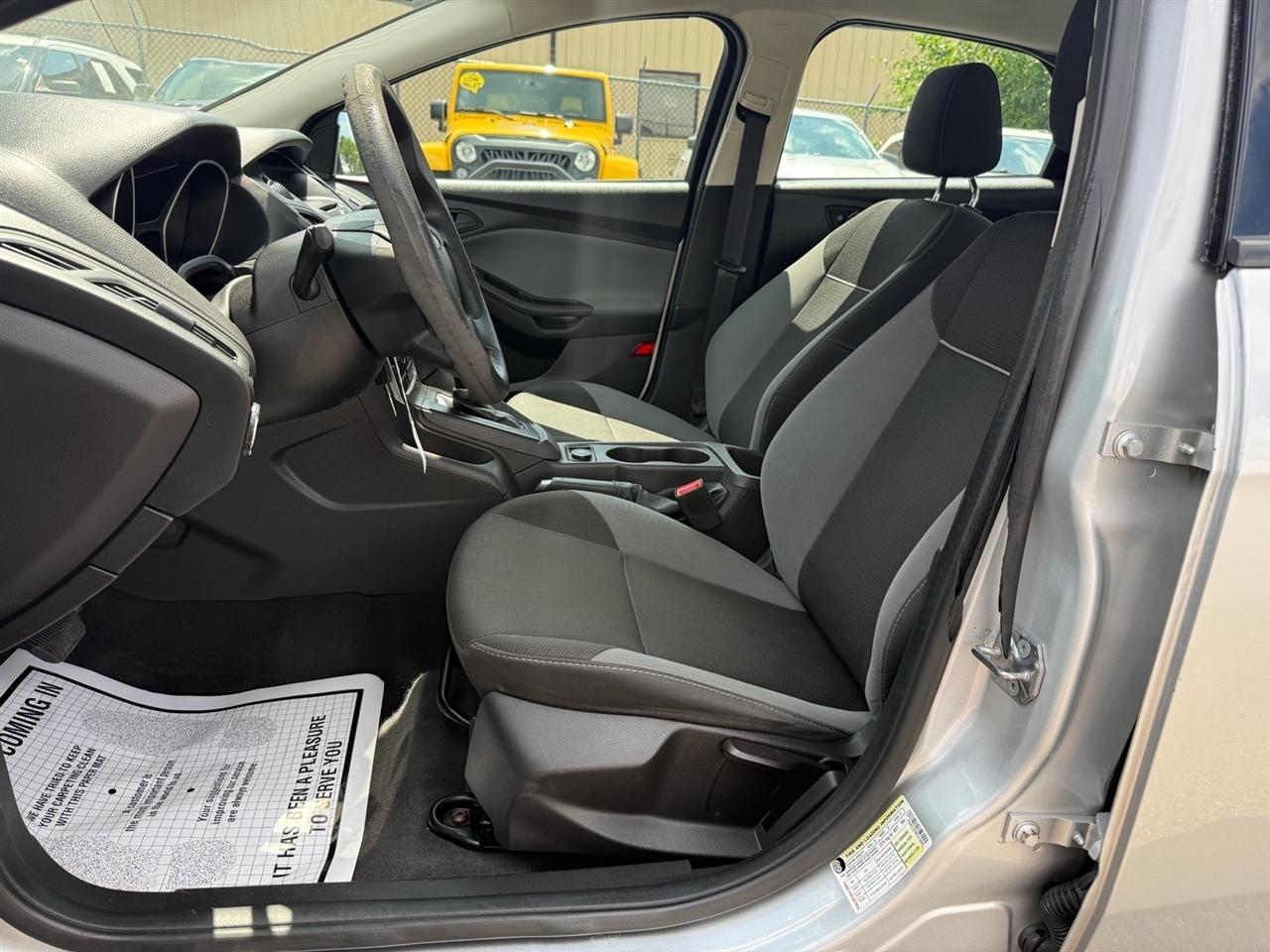 Ford Focus 4dr Sdn S 2014