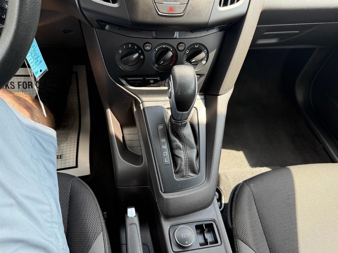 Ford Focus 4dr Sdn S 2014