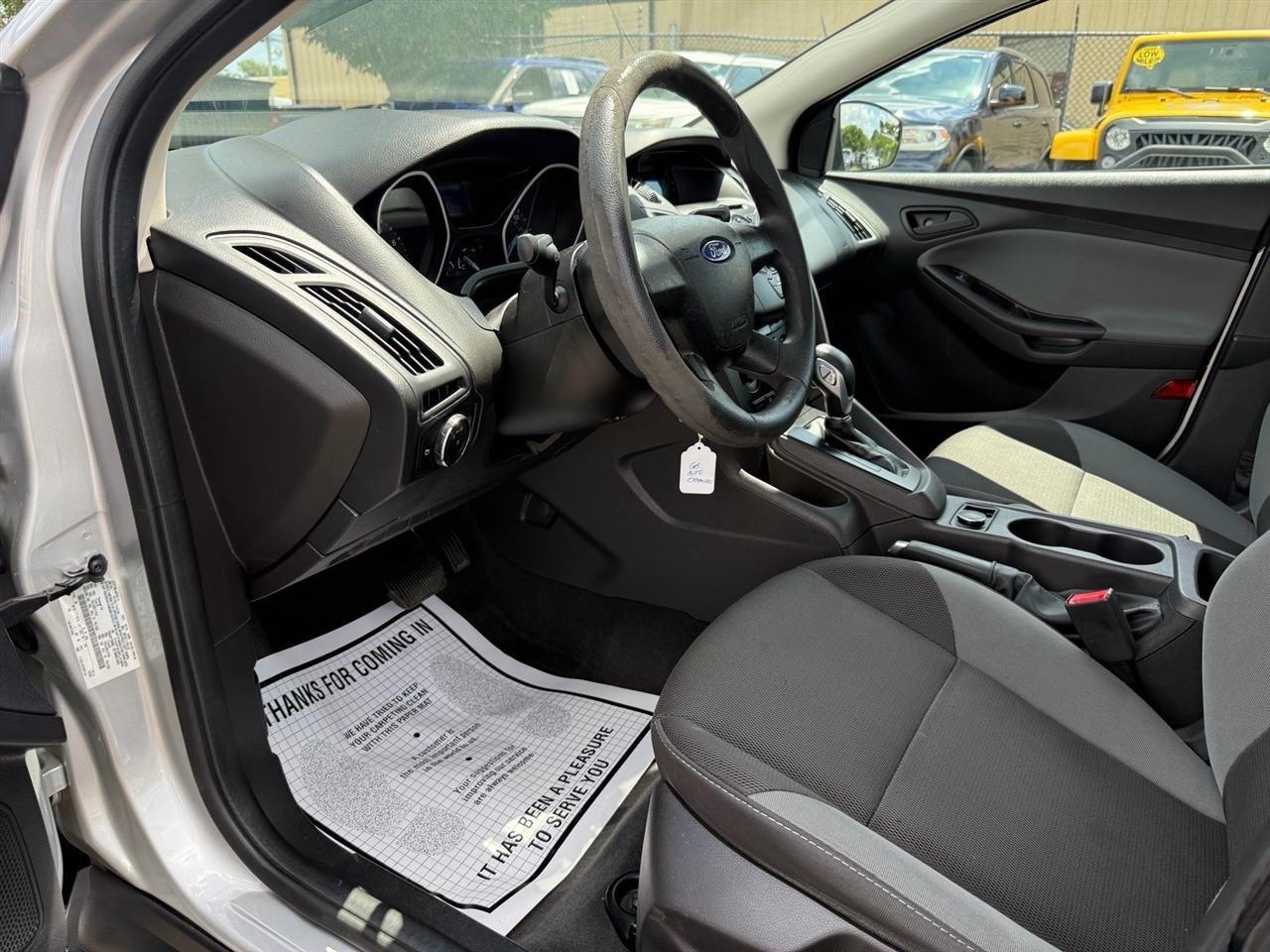 Ford Focus 4dr Sdn S 2014