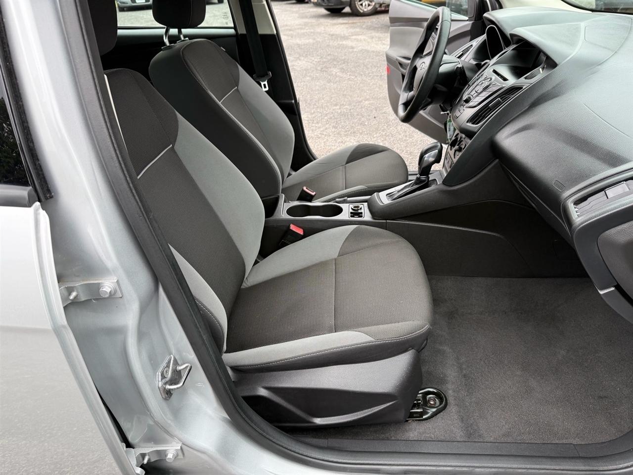 Ford Focus 4dr Sdn S 2013