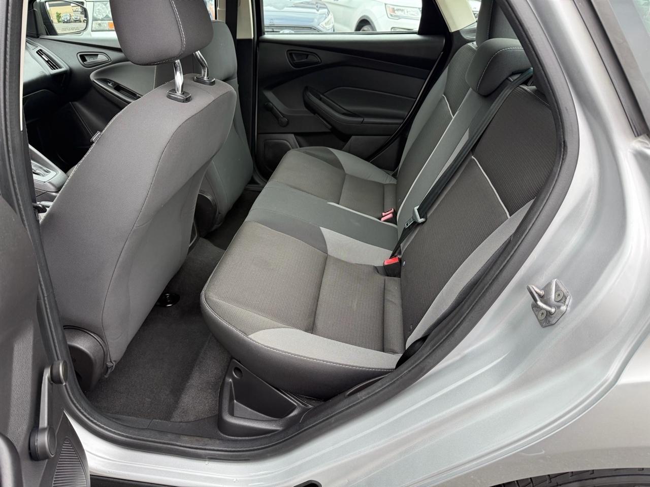 Ford Focus 4dr Sdn S 2013