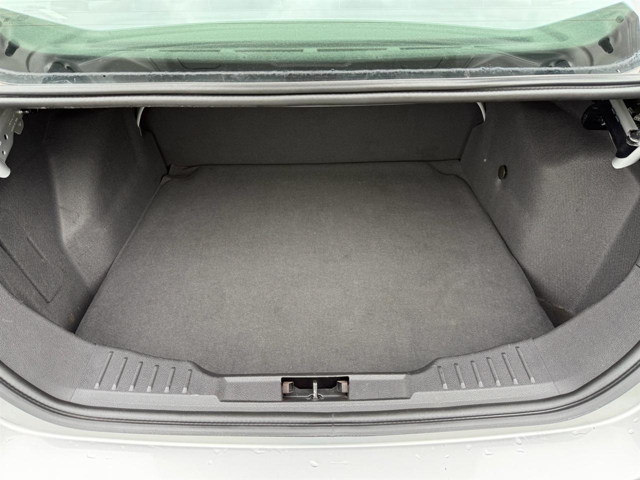 Ford Focus 4dr Sdn S 2013