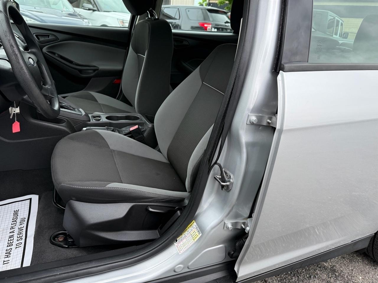 Ford Focus 4dr Sdn S 2013