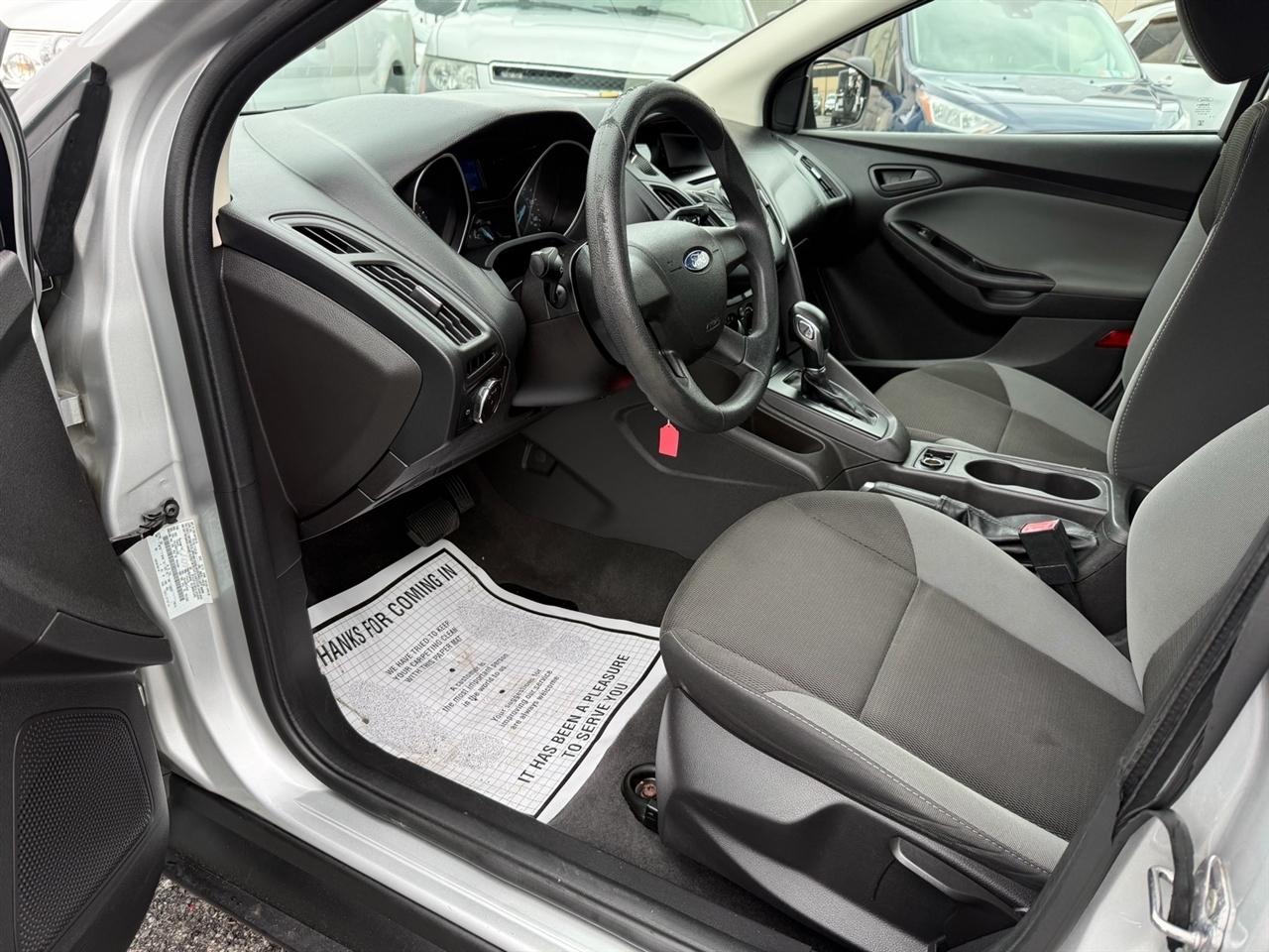 Ford Focus 4dr Sdn S 2013