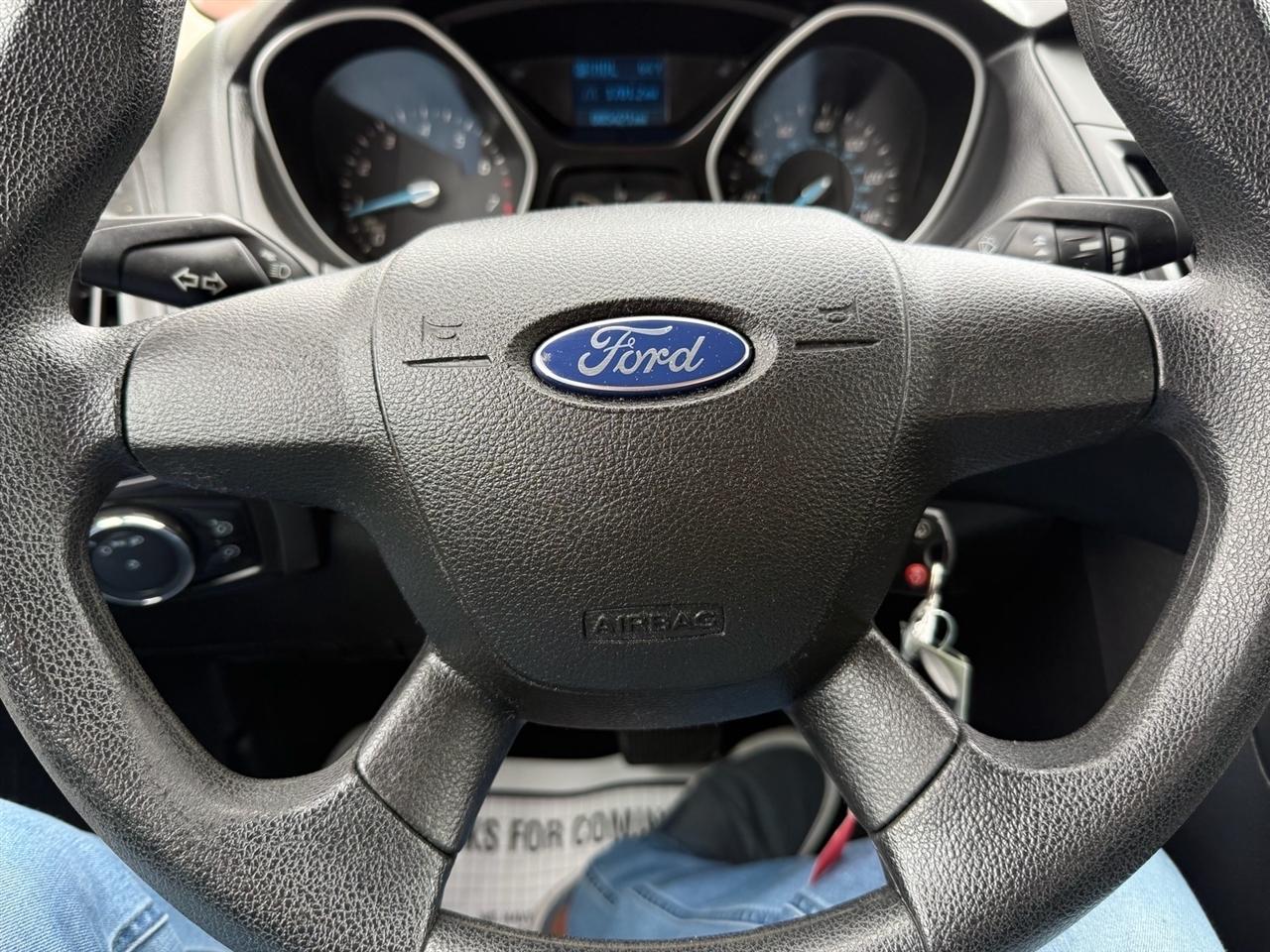 Ford Focus 4dr Sdn S 2013
