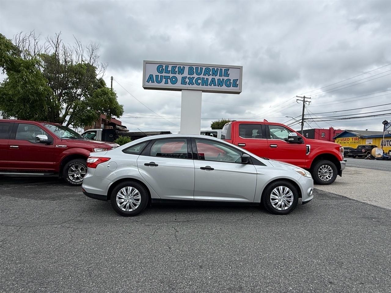 Ford Focus 4dr Sdn S 2013