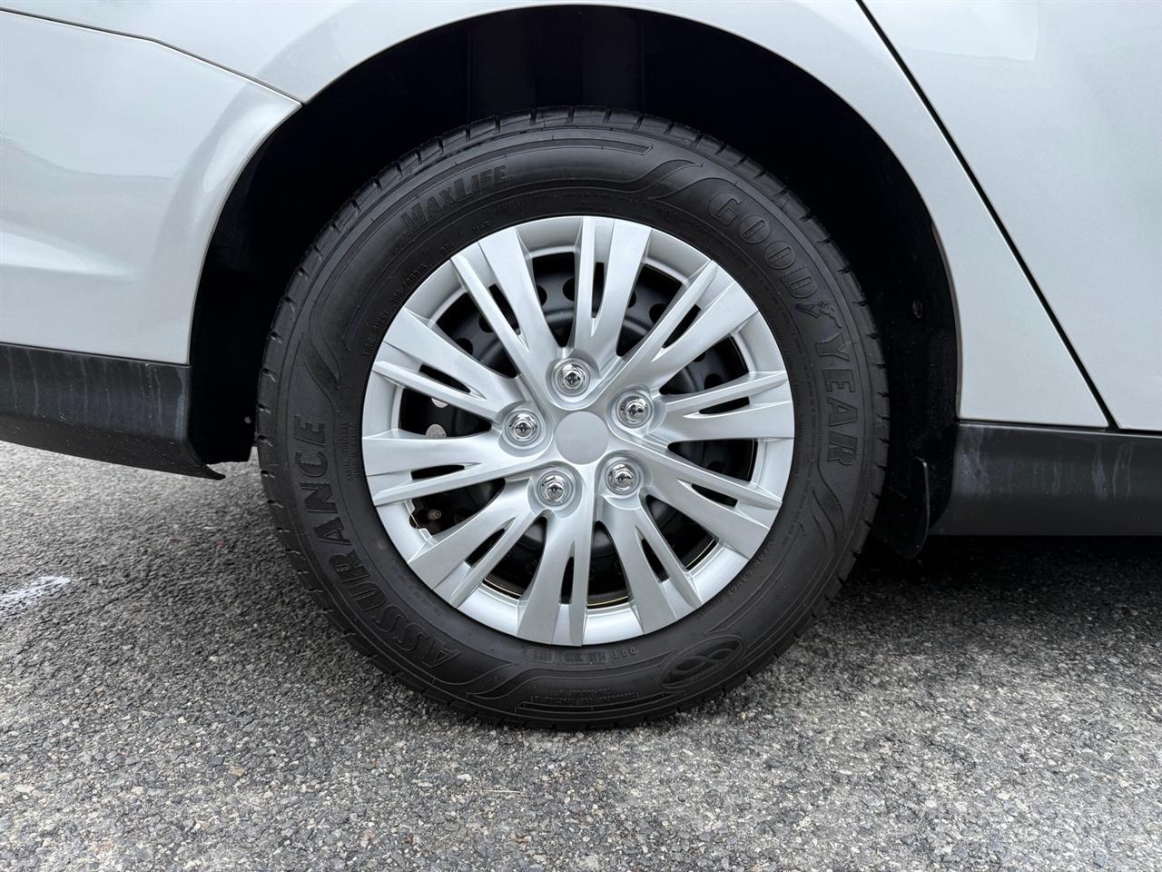 Ford Focus 4dr Sdn S 2013