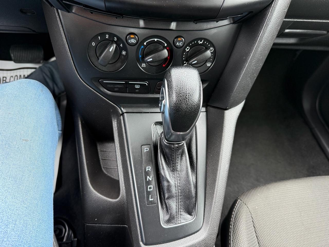 Ford Focus 4dr Sdn S 2013