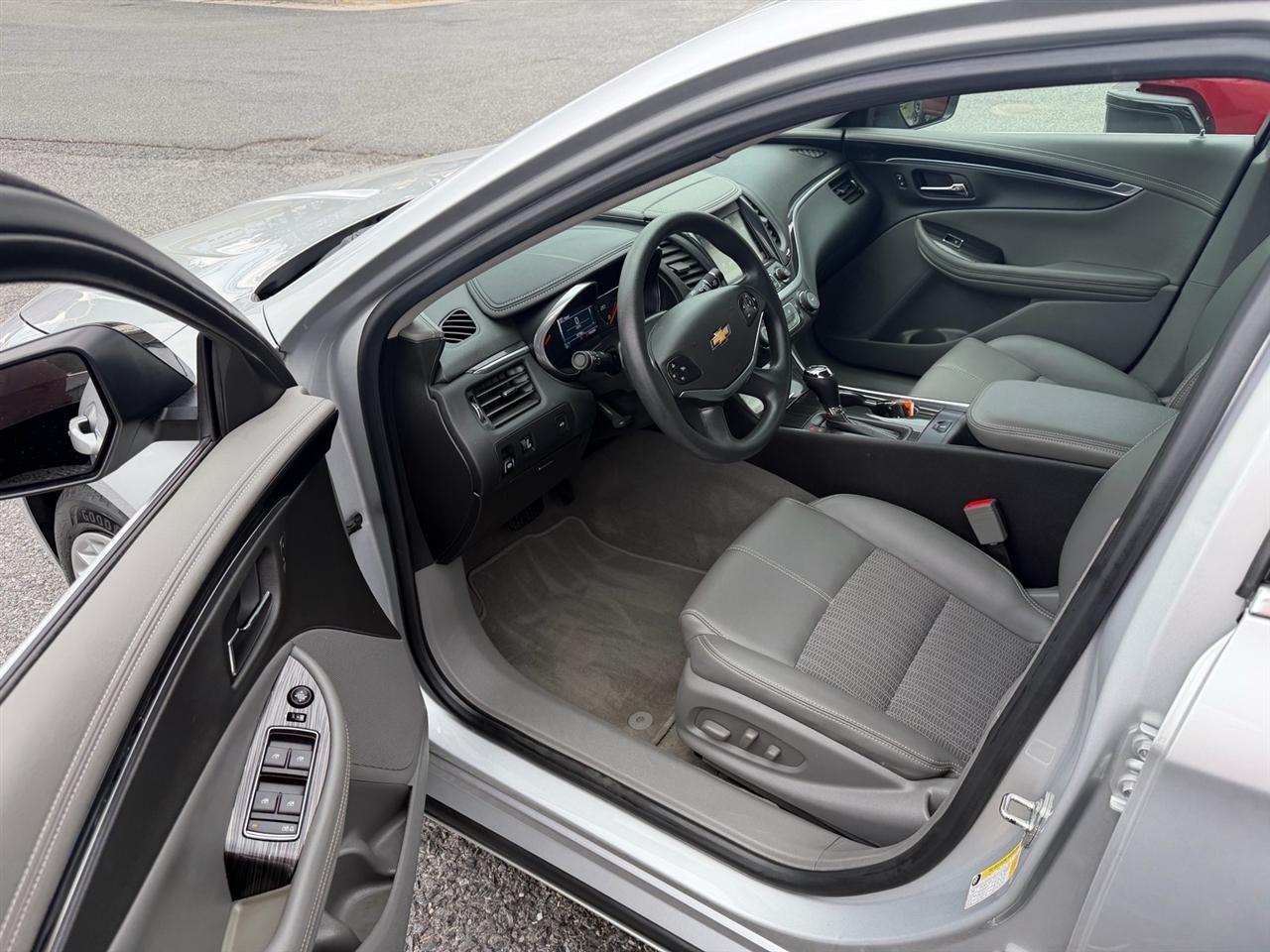 Chevrolet Impala 4dr Sdn LS w/1FL 2019
