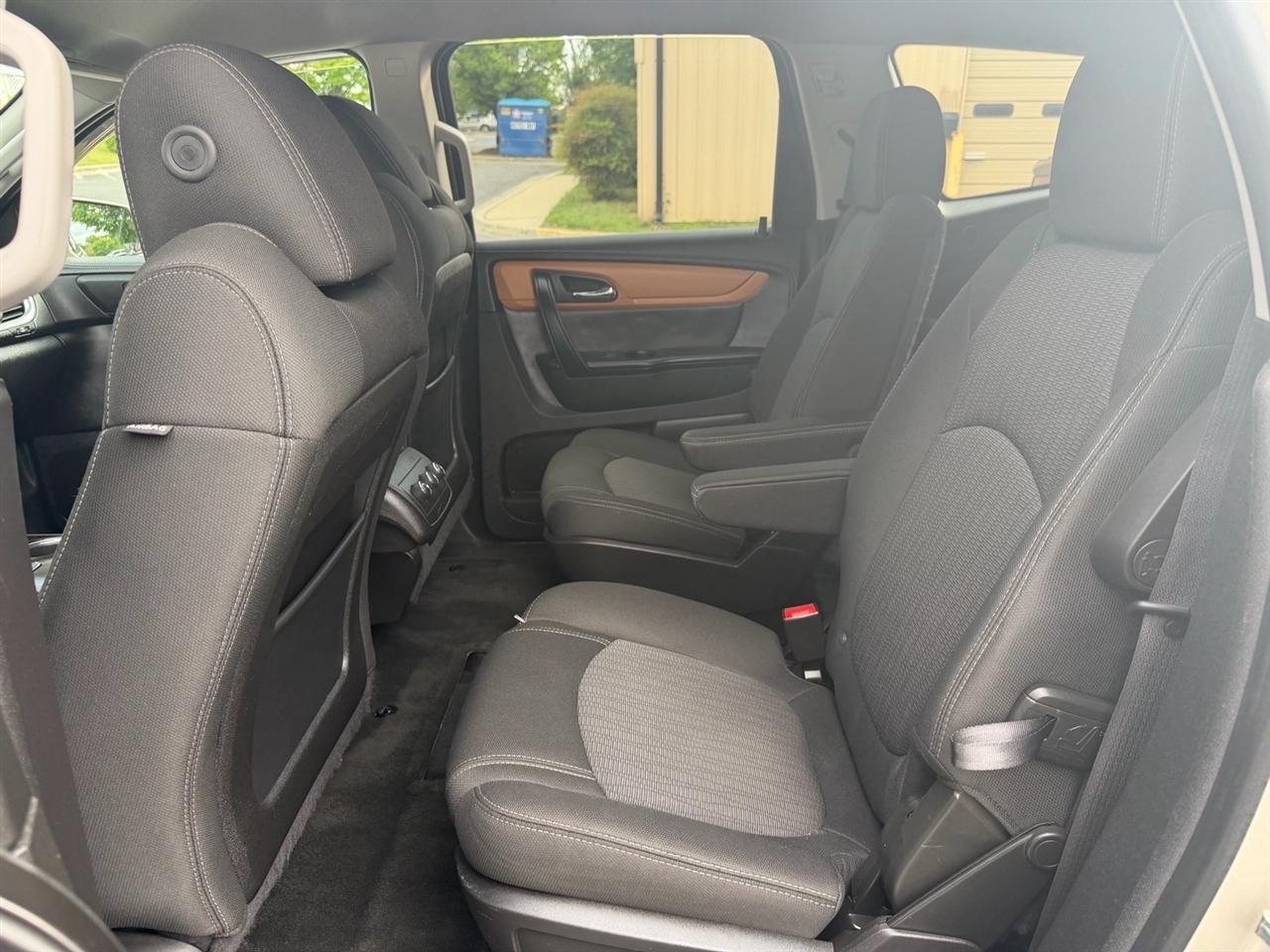 Chevrolet Traverse AWD 4dr LT w/1LT 2015