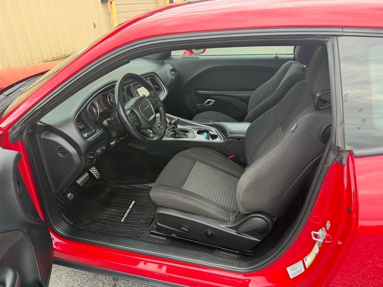 Dodge Challenger 2dr Cpe SXT 2015