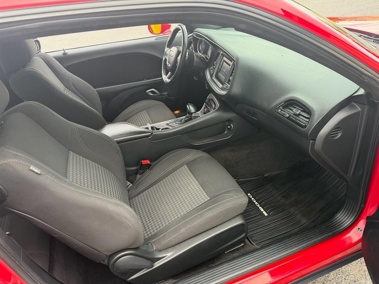 Dodge Challenger 2dr Cpe SXT 2015