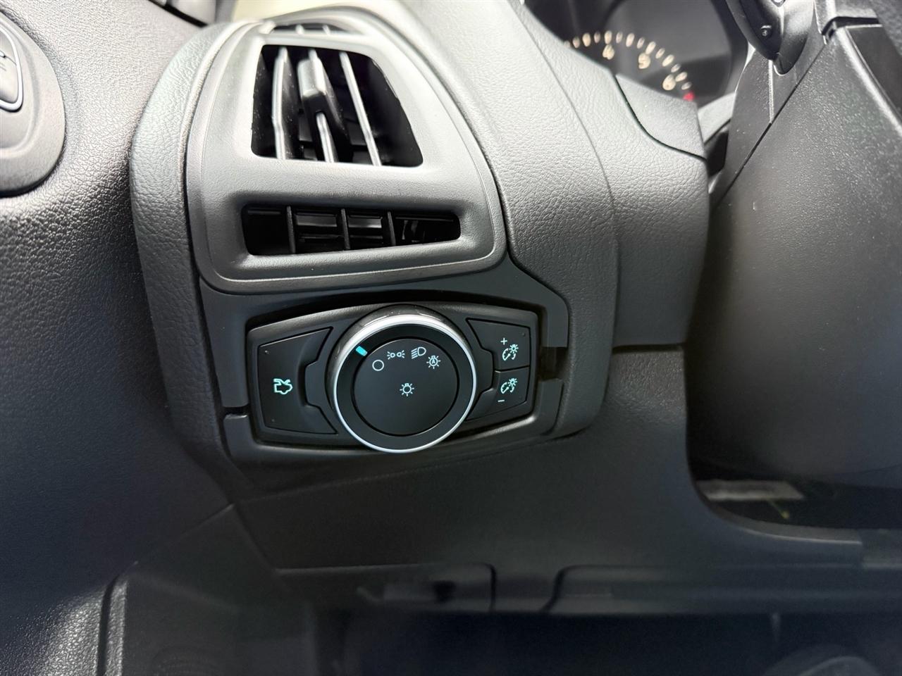 Ford Focus 4dr Sdn S 2016