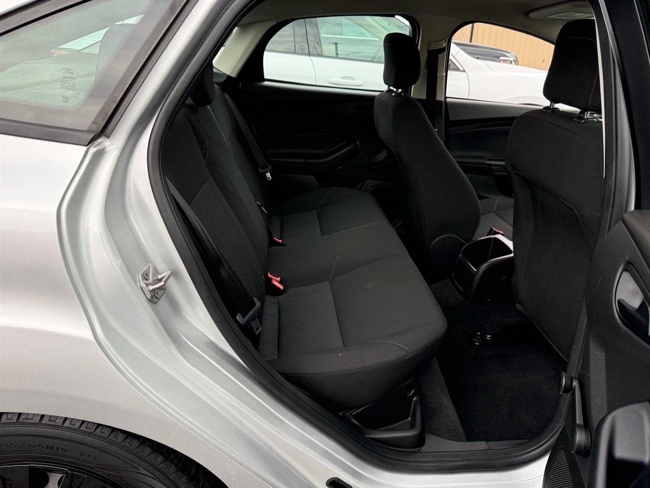 Ford Focus 4dr Sdn S 2016