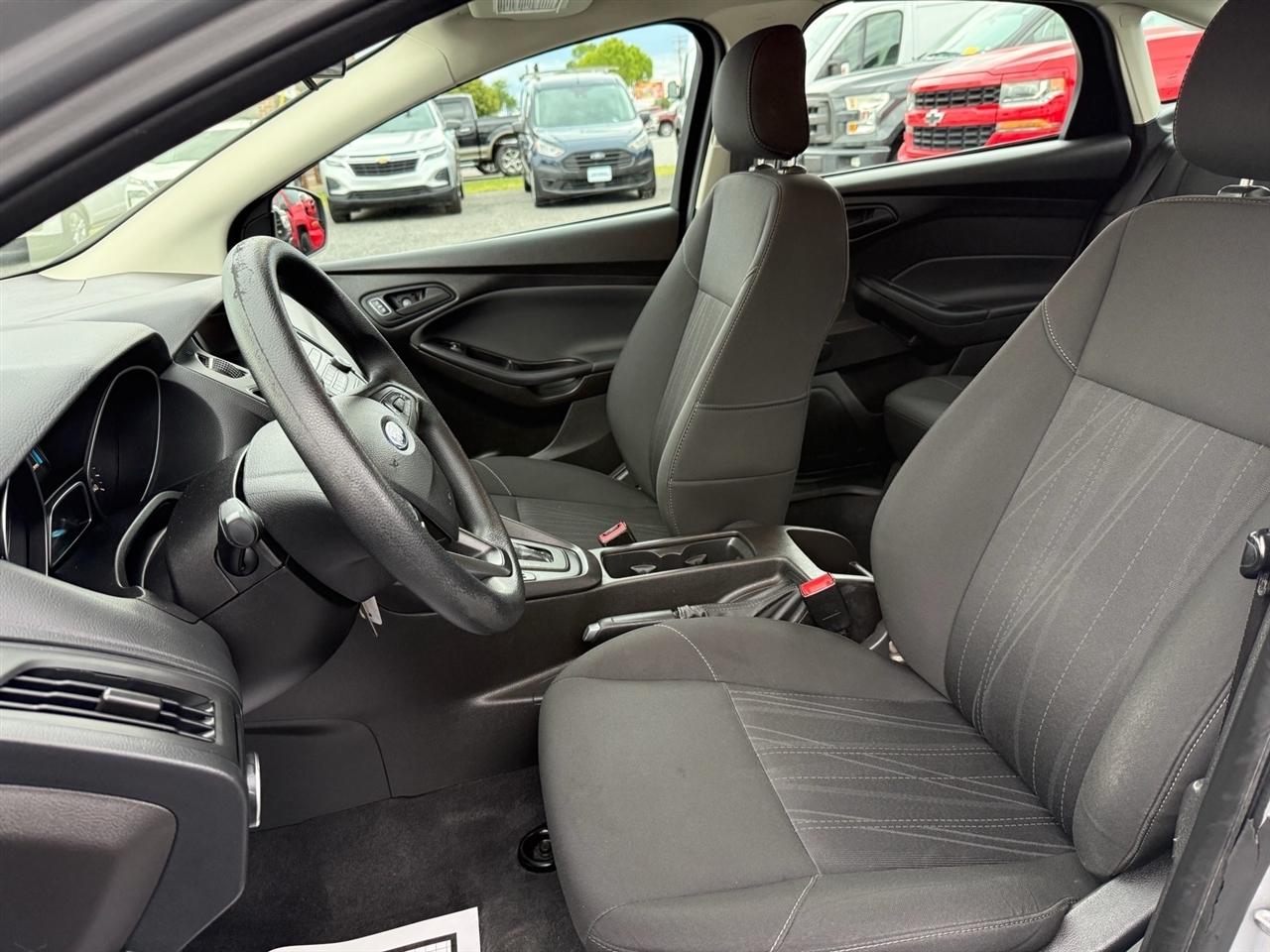 Ford Focus 4dr Sdn S 2016