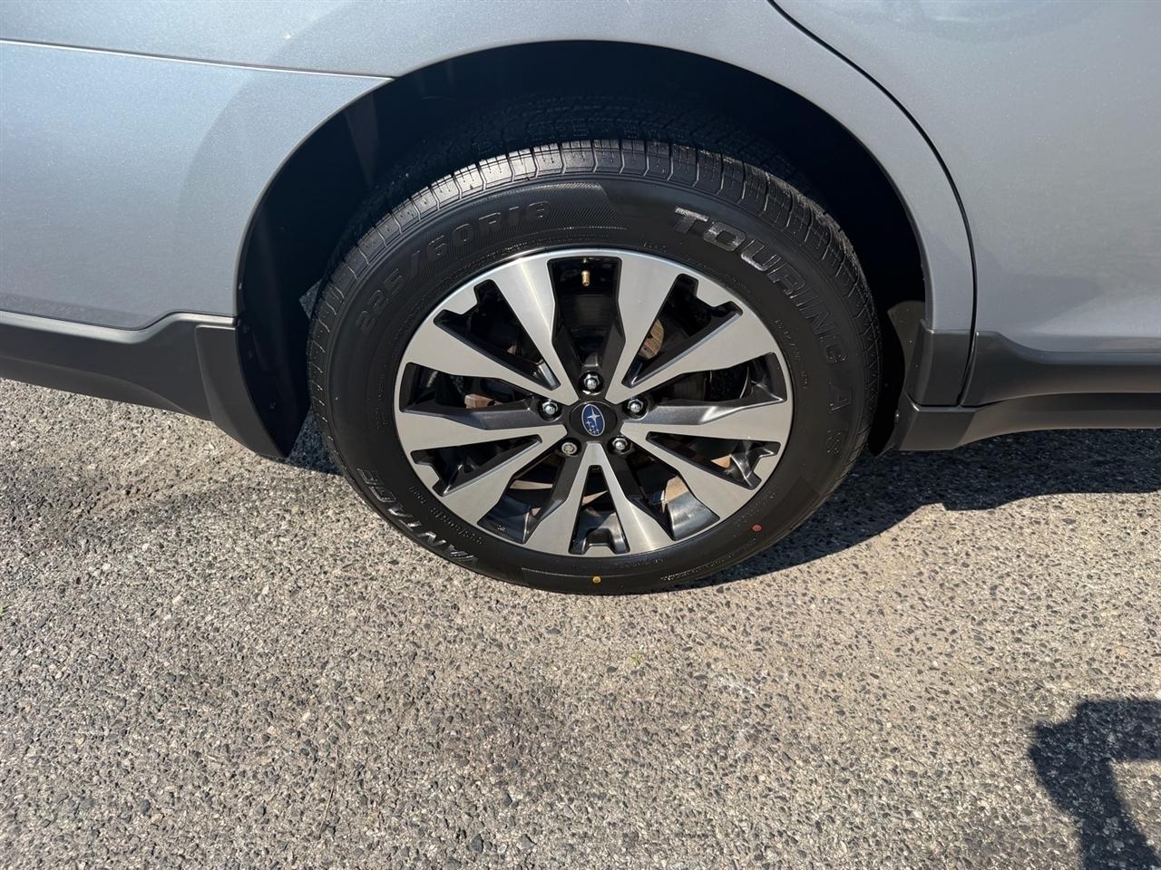 Subaru Outback 4dr Wgn 2.5i Limited PZEV 2015
