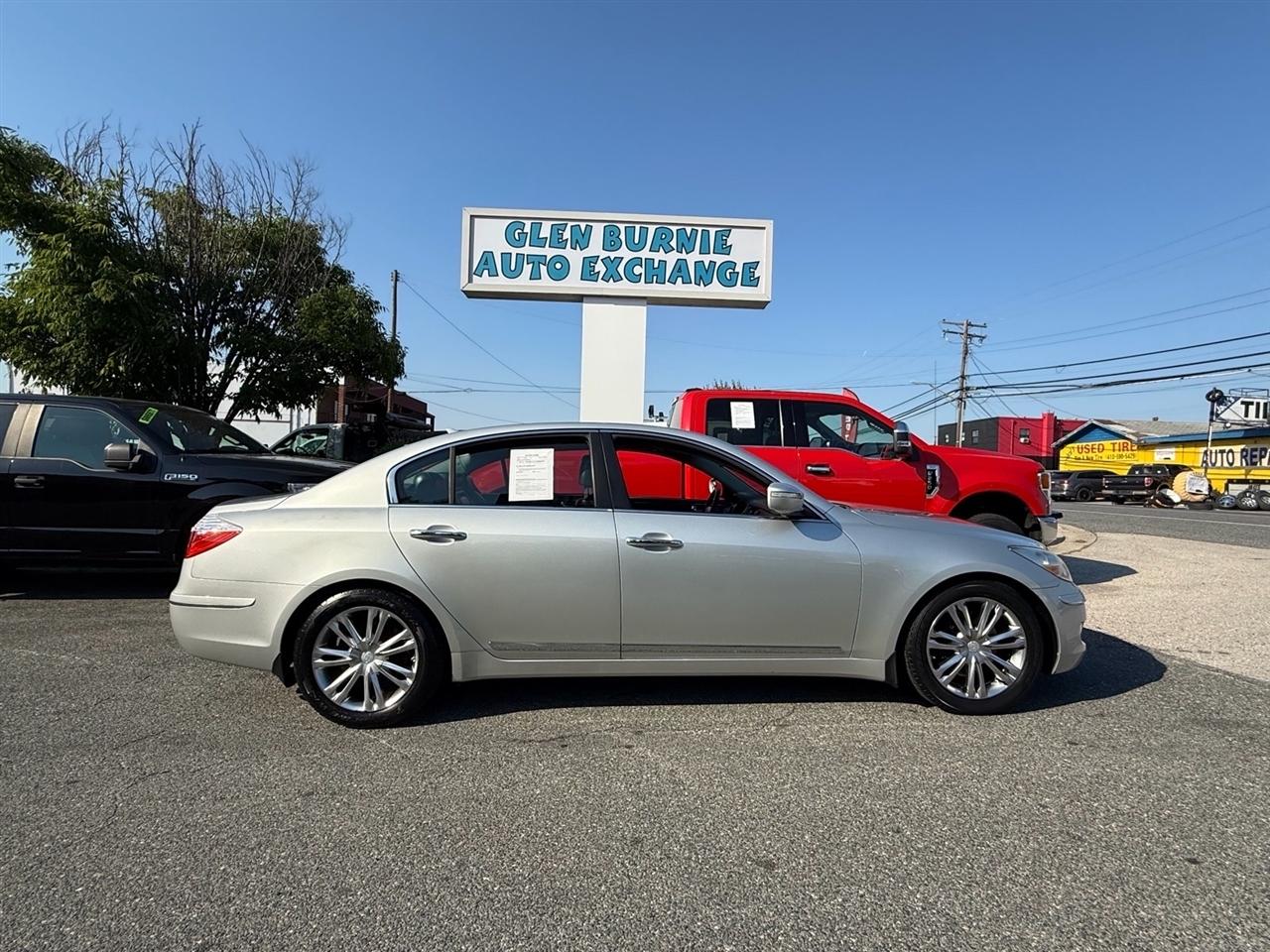 Hyundai Genesis 4dr Sdn V8 2011