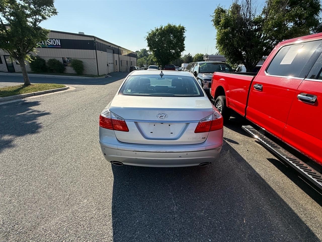 Hyundai Genesis 4dr Sdn V8 2011