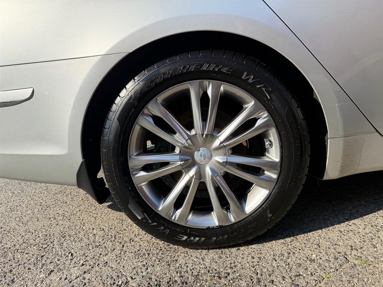 Hyundai Genesis 4dr Sdn V8 2011