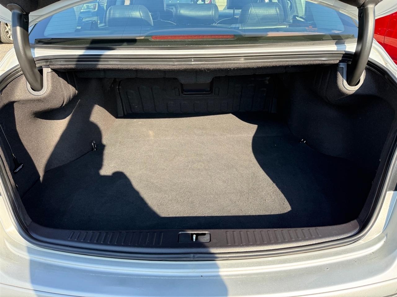 Hyundai Genesis 4dr Sdn V8 2011