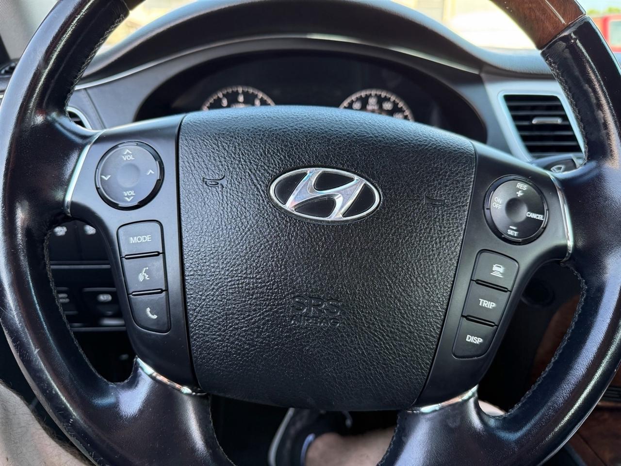Hyundai Genesis 4dr Sdn V8 2011
