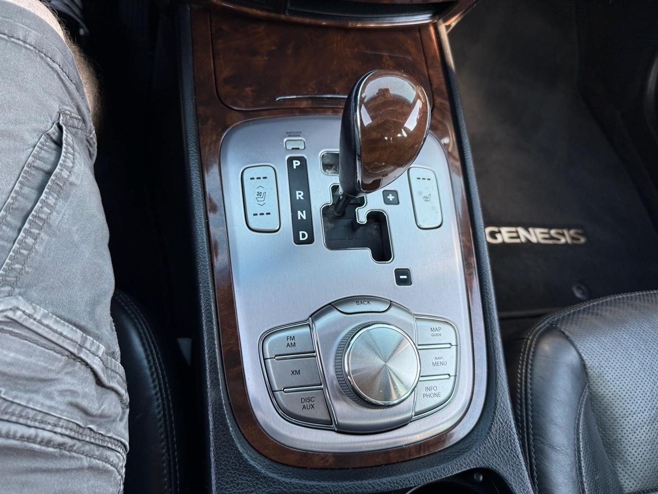 Hyundai Genesis 4dr Sdn V8 2011