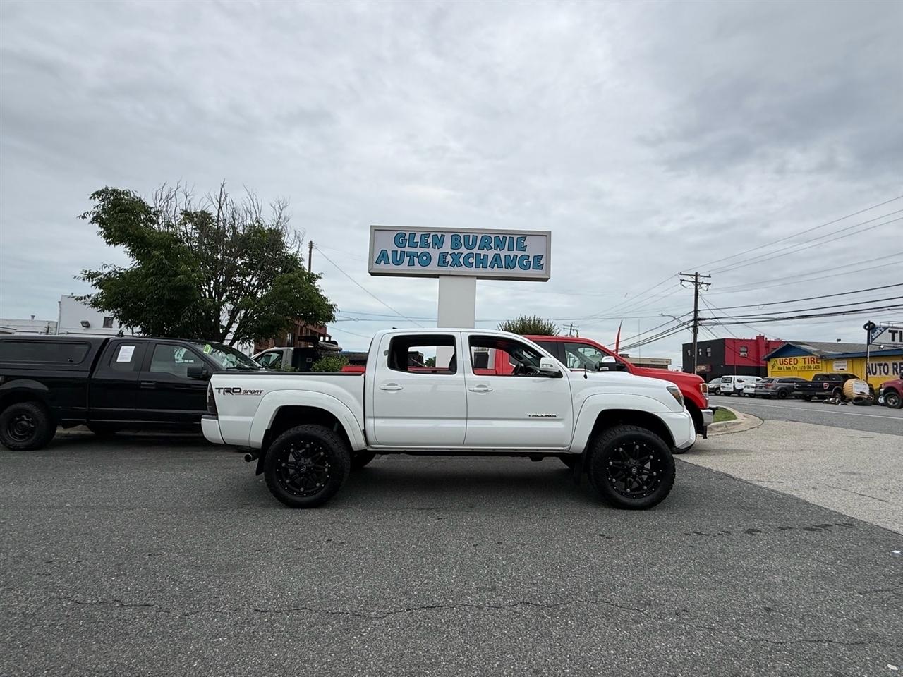 Toyota Tacoma 4WD Double Cab V6 AT (Natl) 2015