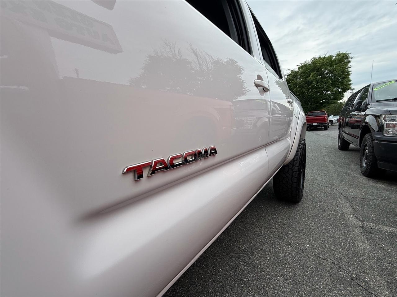 Toyota Tacoma 4WD Double Cab V6 AT (Natl) 2015
