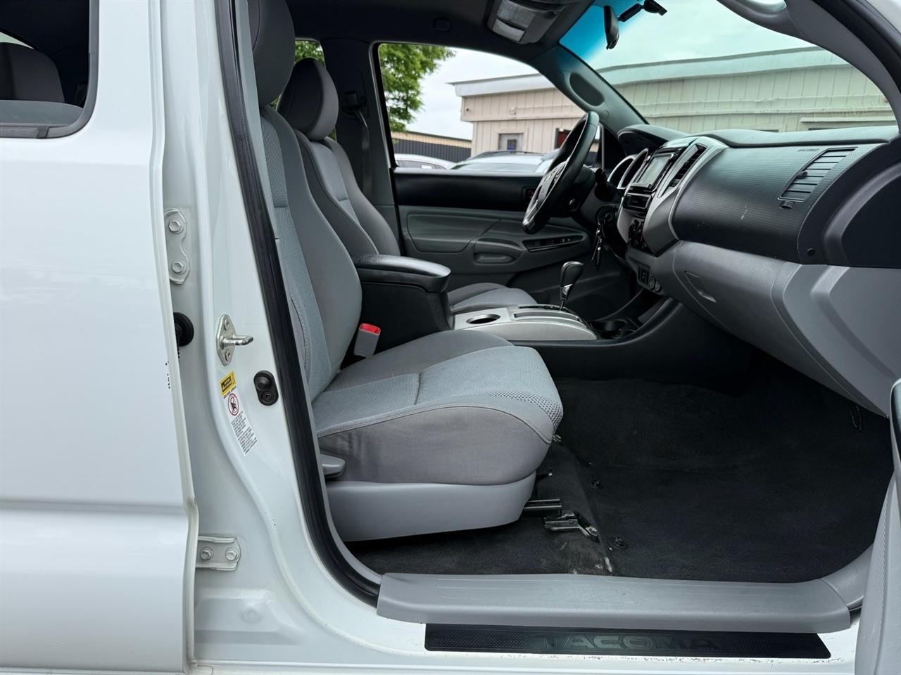 Toyota Tacoma 4WD Double Cab V6 AT (Natl) 2015