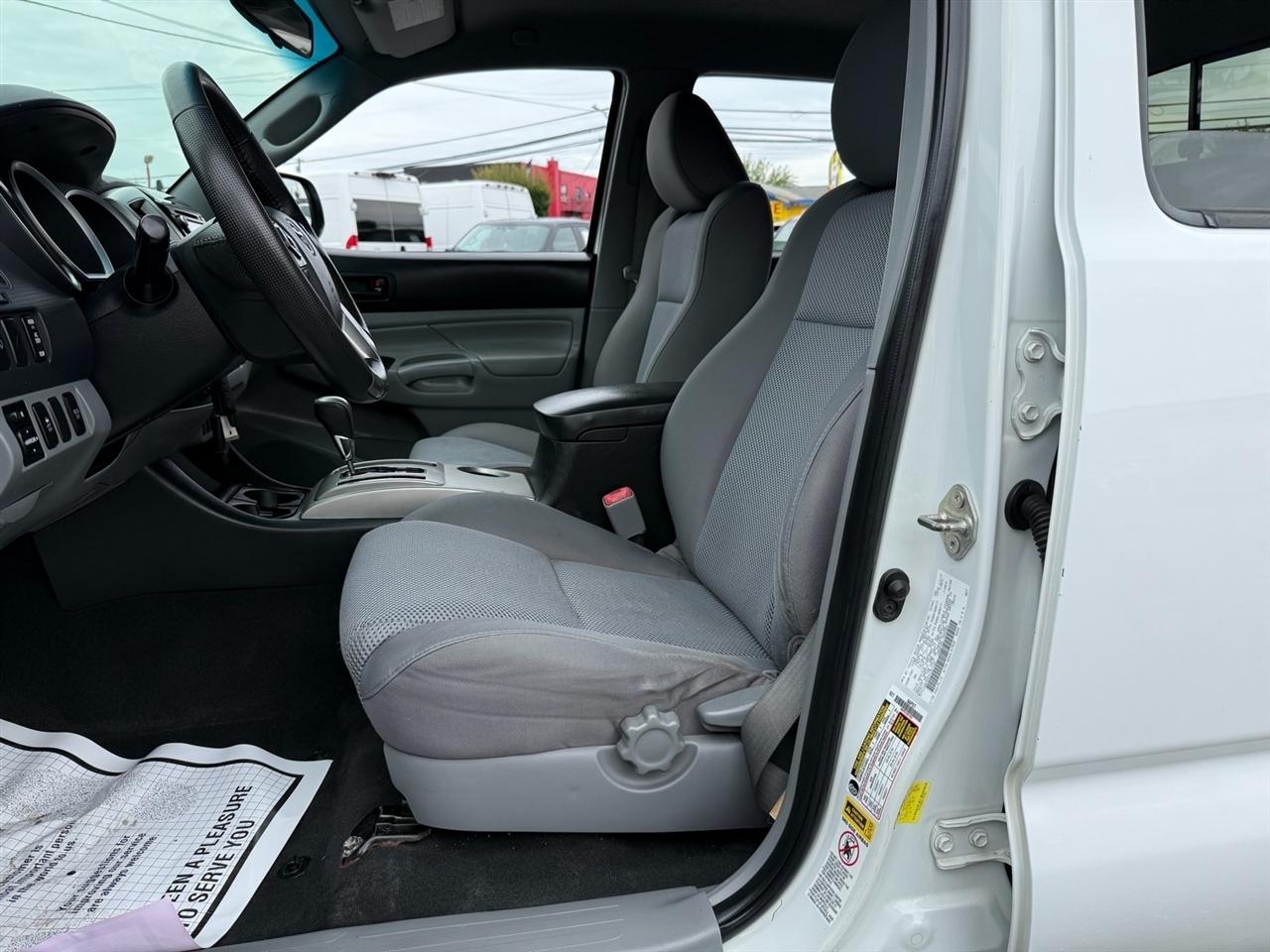 Toyota Tacoma 4WD Double Cab V6 AT (Natl) 2015