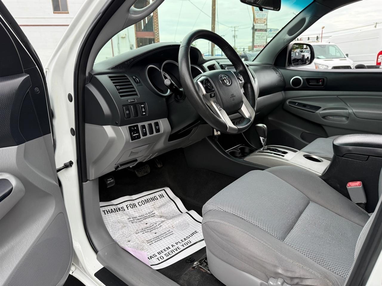 Toyota Tacoma 4WD Double Cab V6 AT (Natl) 2015