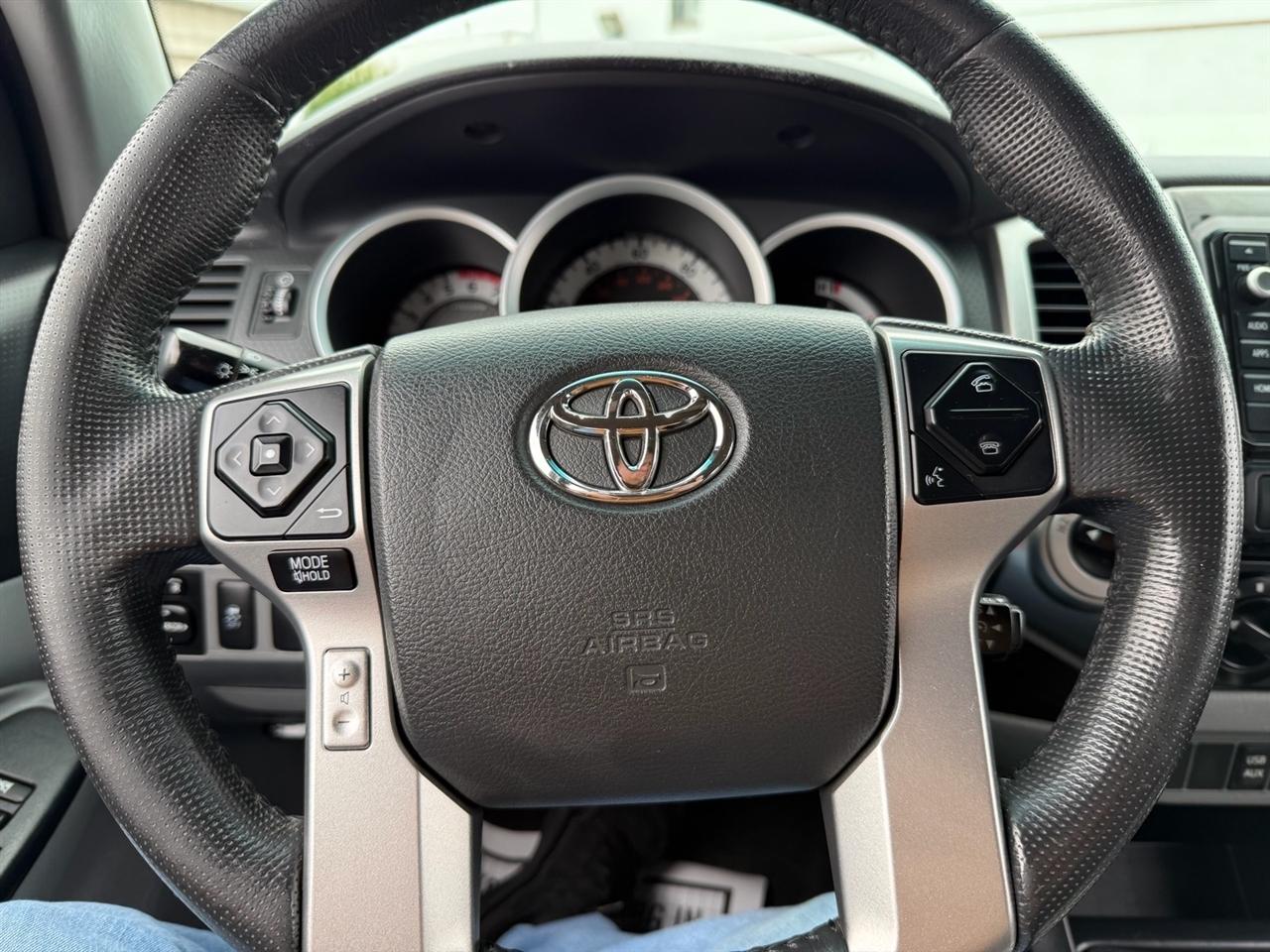 Toyota Tacoma 4WD Double Cab V6 AT (Natl) 2015