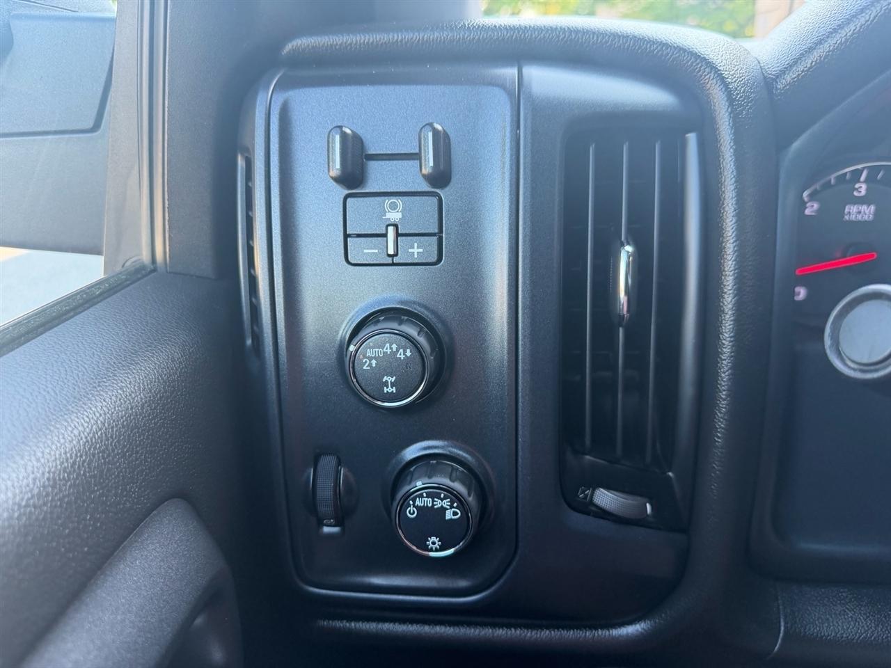 Chevrolet Silverado 1500 4WD Double Cab 143.5" Custom 2017
