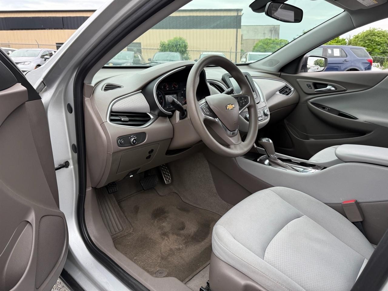 Chevrolet Malibu 4dr Sdn LS w/1LS 2017
