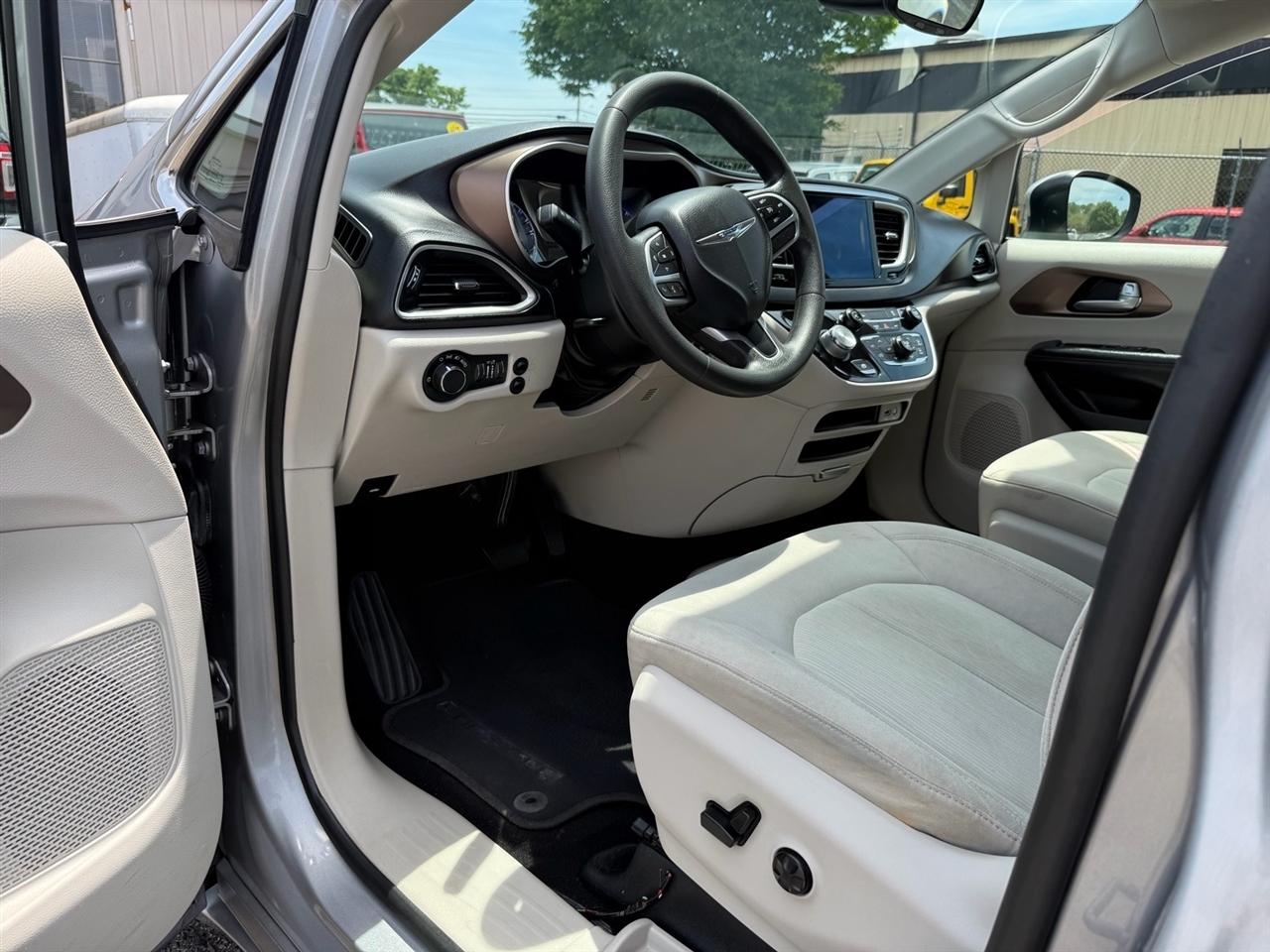Chrysler Pacifica Touring FWD 2017