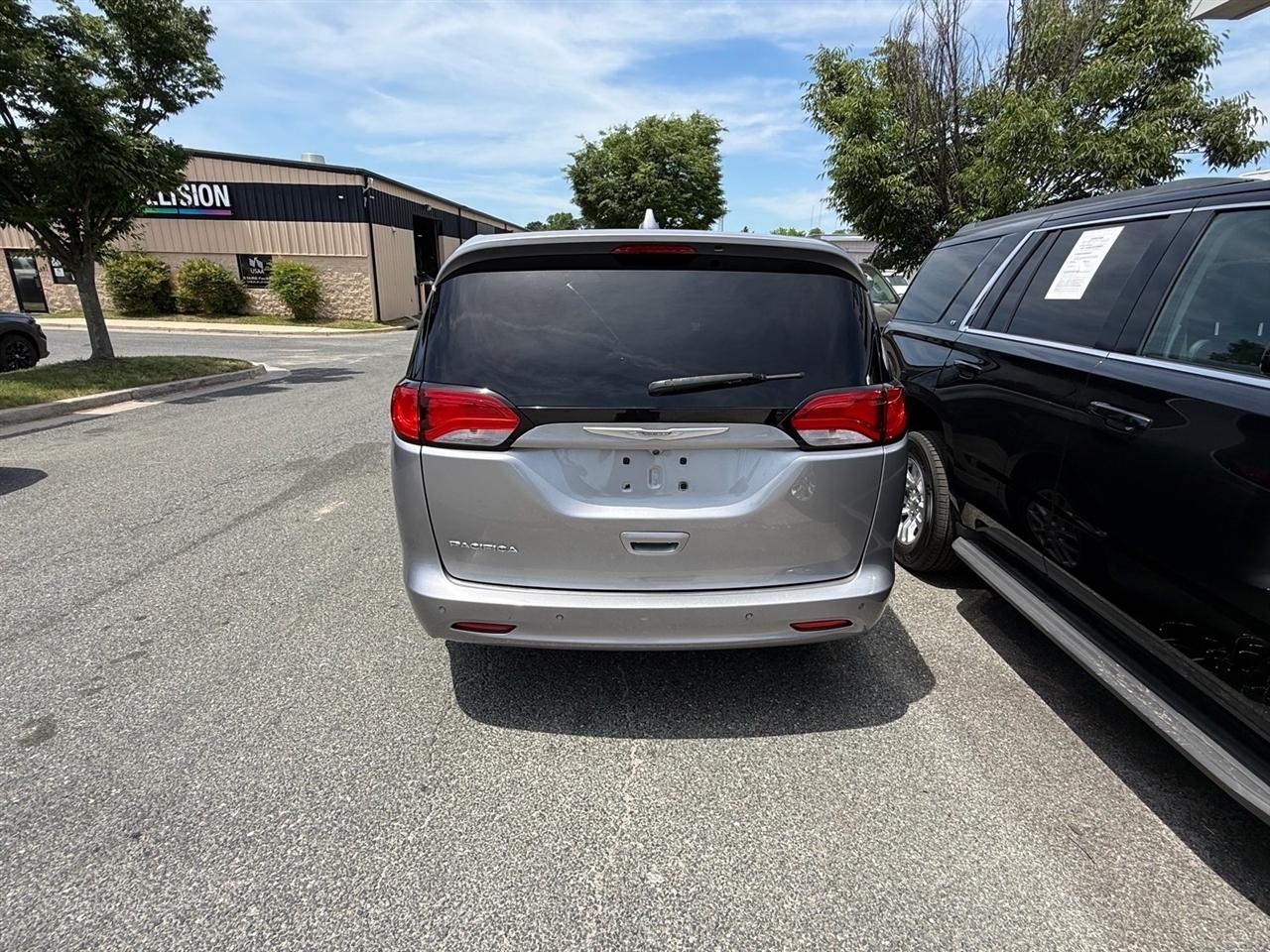 Chrysler Pacifica Touring FWD 2017