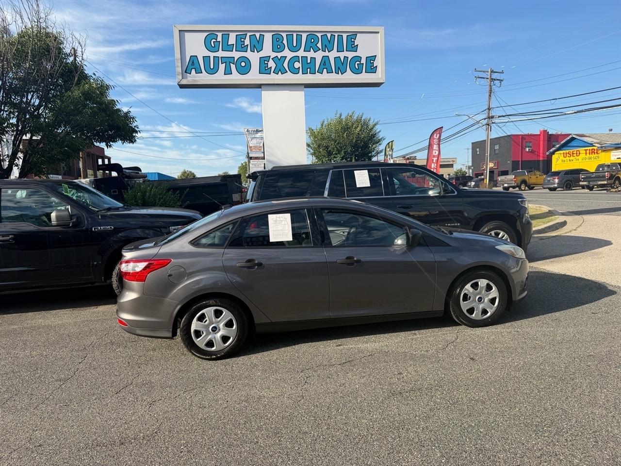 Ford Focus 4dr Sdn S 2014
