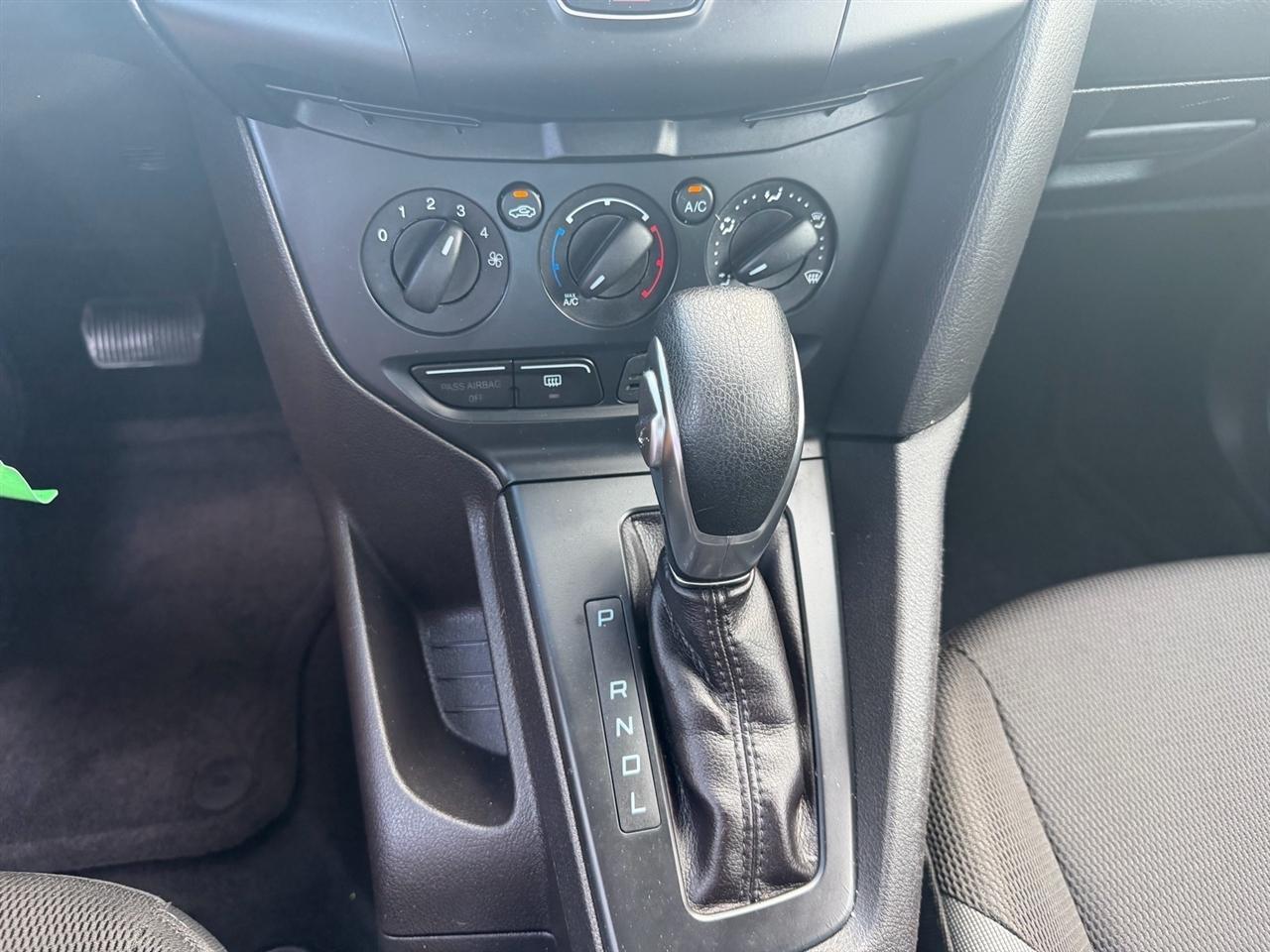 Ford Focus 4dr Sdn S 2014