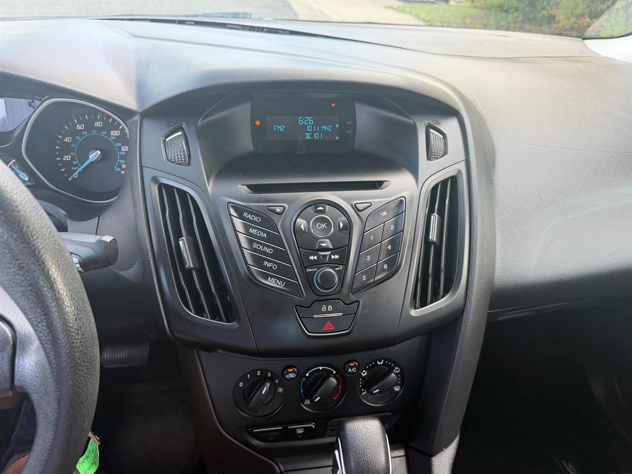 Ford Focus 4dr Sdn S 2014