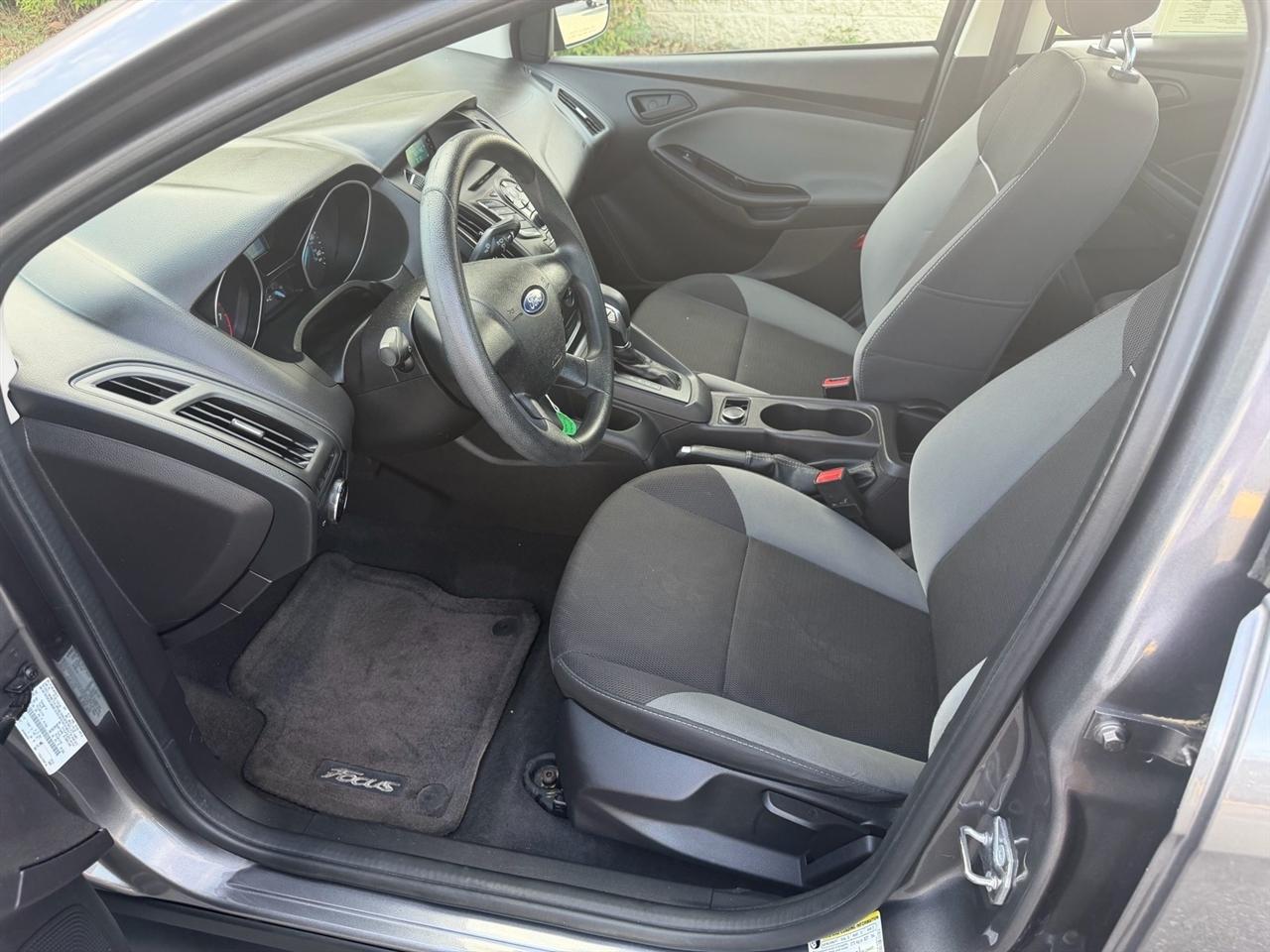 Ford Focus 4dr Sdn S 2014