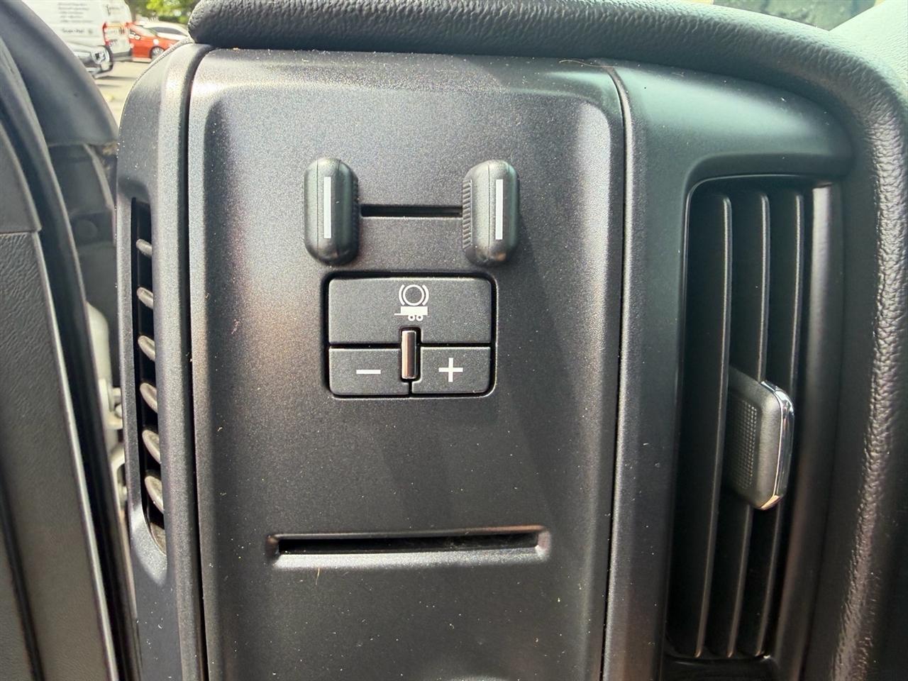 Chevrolet Silverado 3500HD Built After Aug 14 4WD Double Cab 158.1" Work Truck 2015