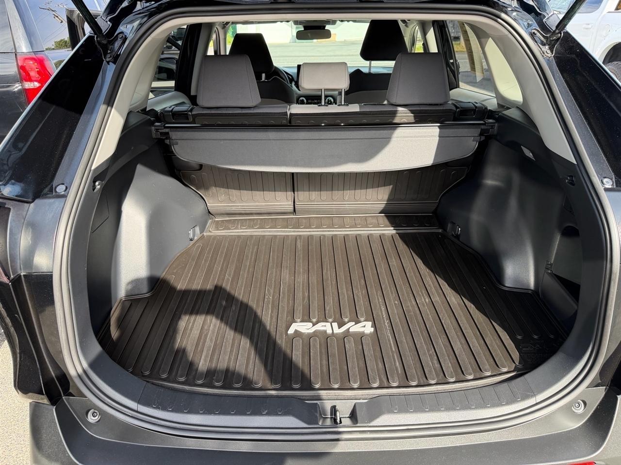 Toyota RAV4 XLE AWD (Natl) 2020