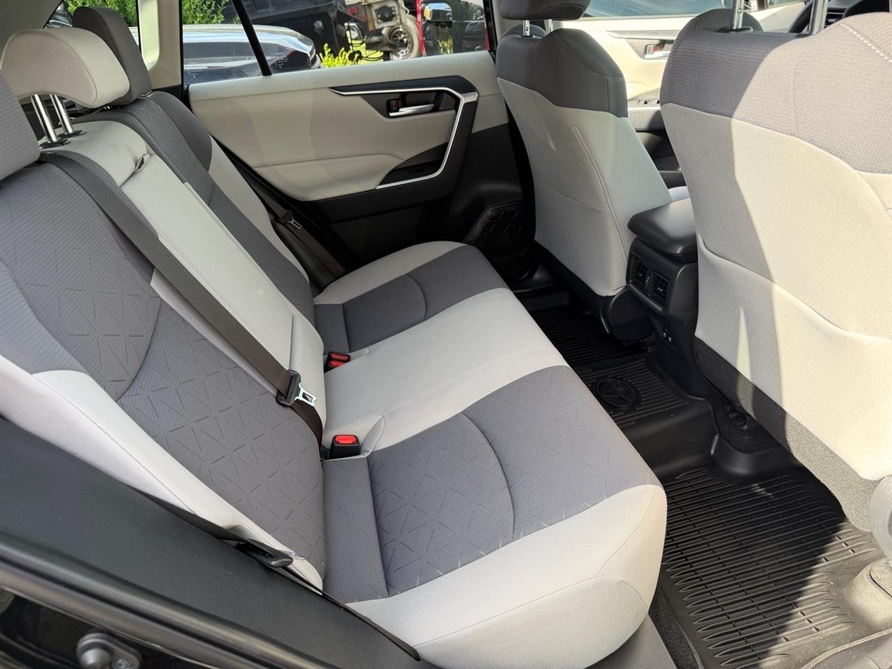 Toyota RAV4 XLE AWD (Natl) 2020