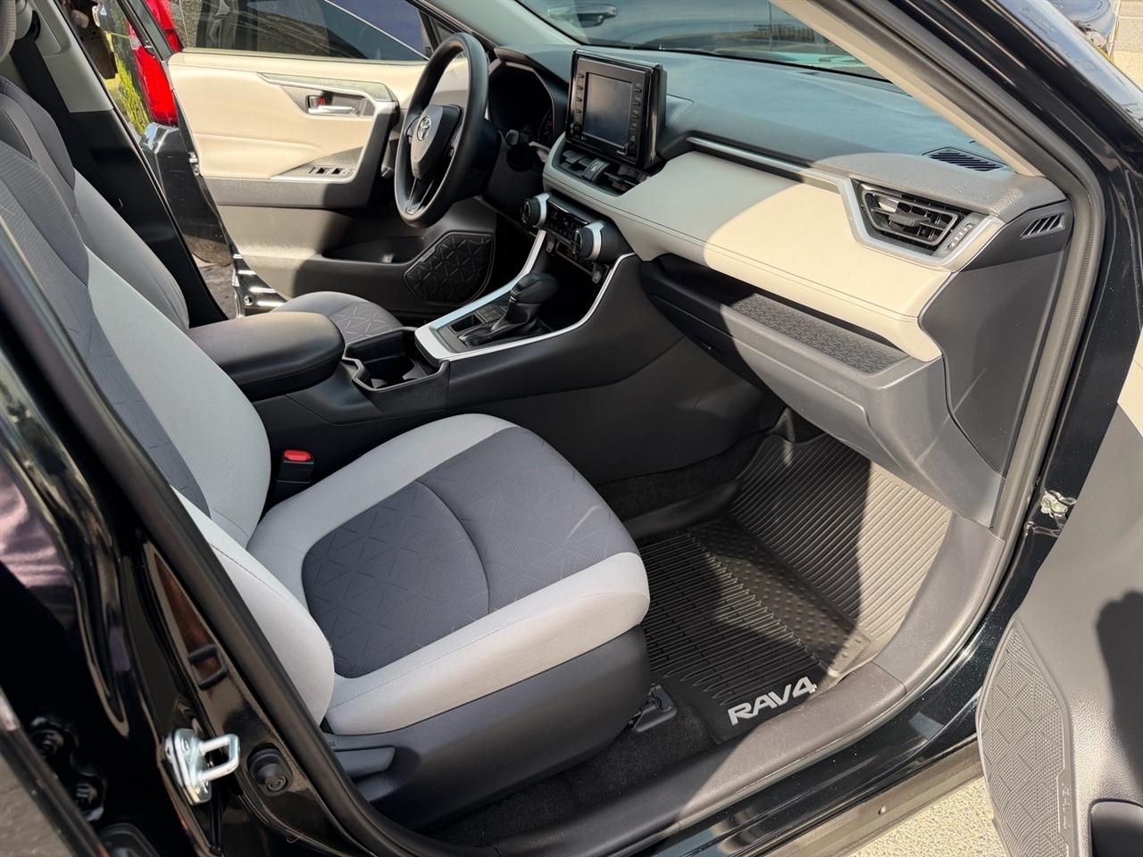 Toyota RAV4 XLE AWD (Natl) 2020
