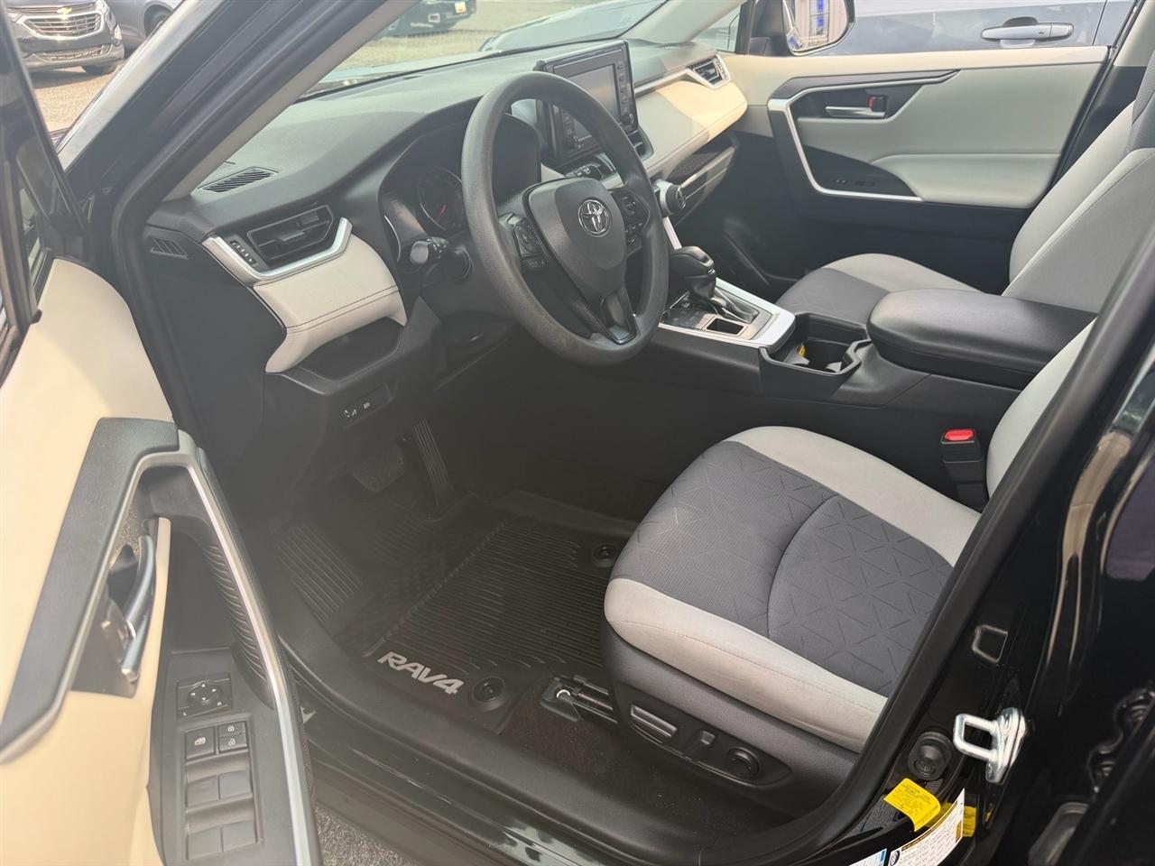 Toyota RAV4 XLE AWD (Natl) 2020