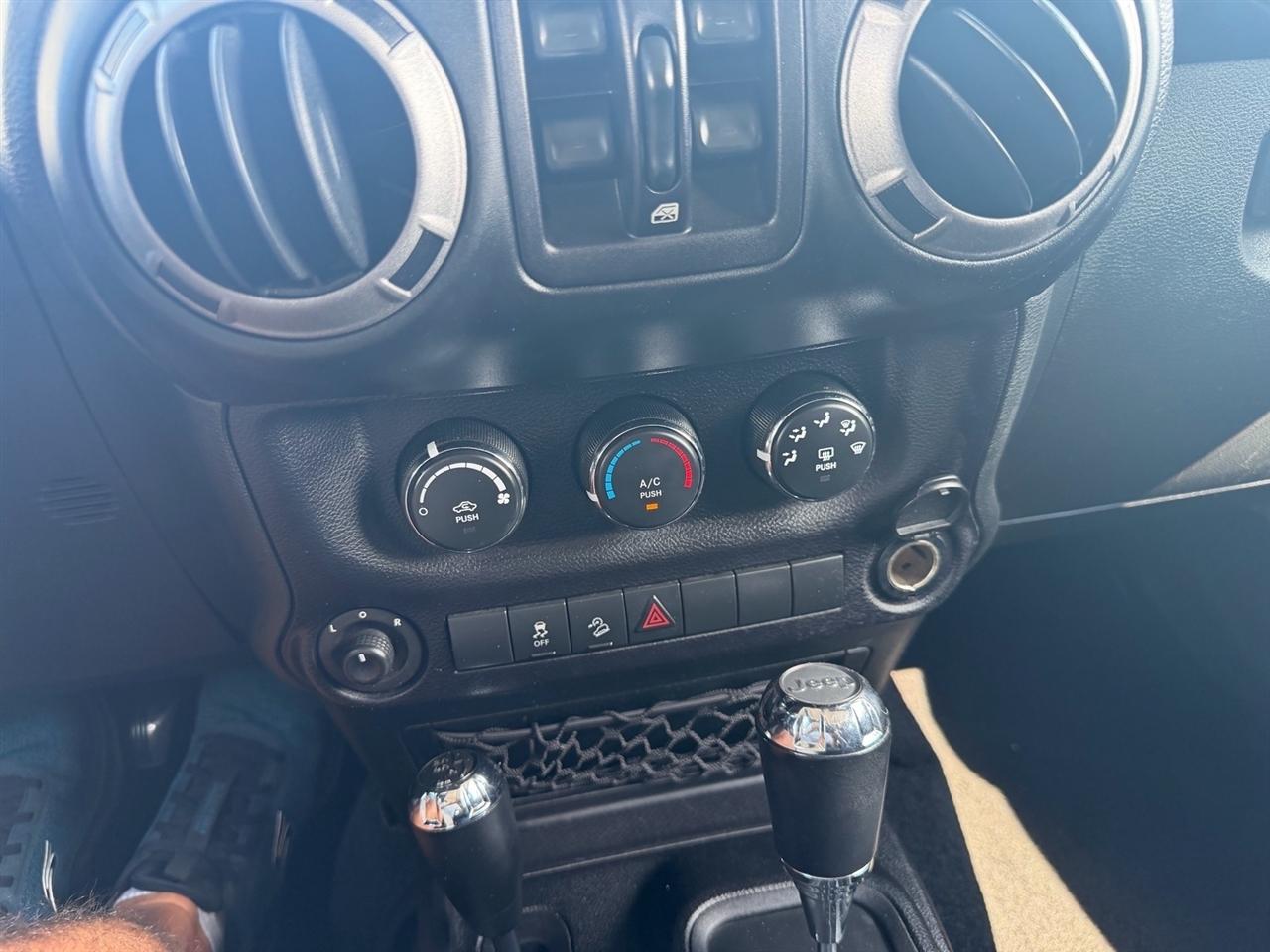 Jeep Wrangler Unlimited 4WD 4dr Sport 2015